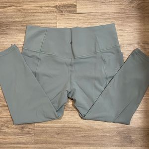 Athleta Salutation Stash Pocket II 7/8 Tight Women’s XL Soft Green Blue Leggings